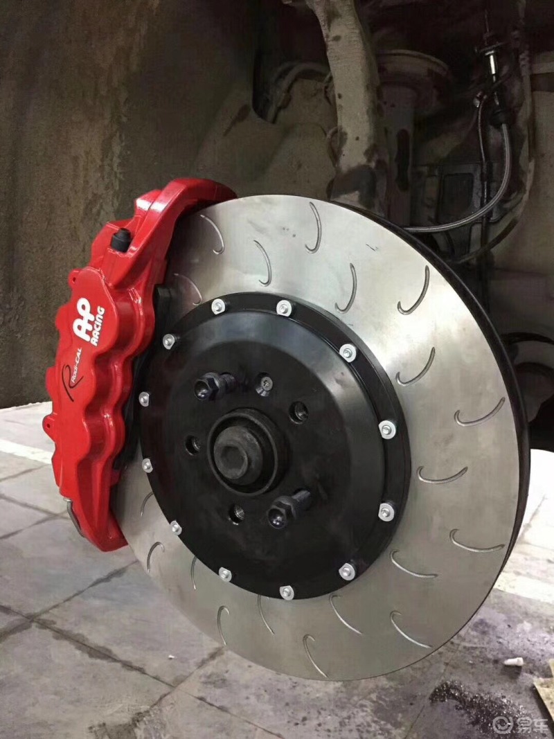 奥迪a5 升级前轮ap 8520大六活塞刹车卡钳套件,卡钳大,效果灵敏