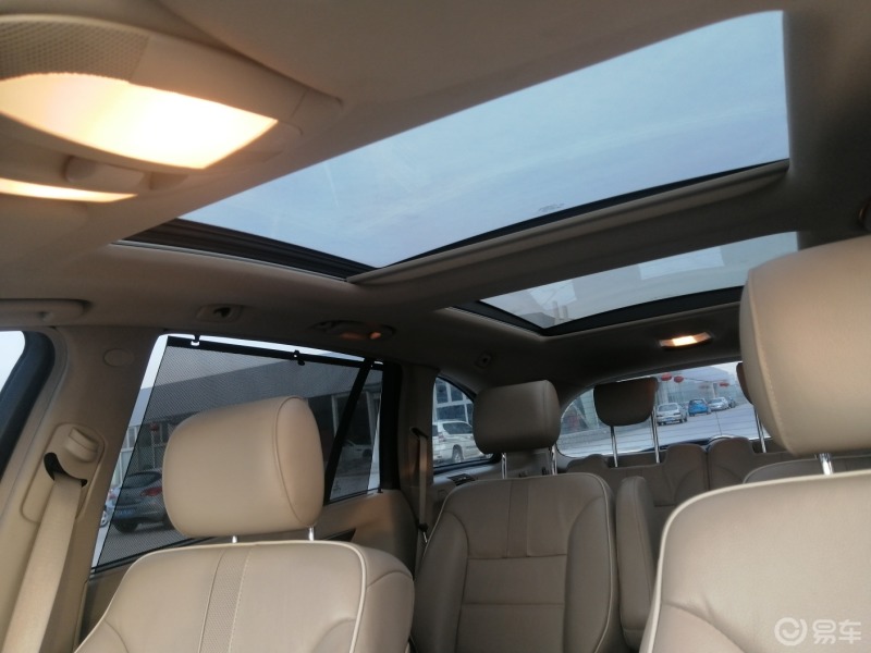 2011年,奔驰r350顶配四驱全景大天窗六座,更换保险杠大灯,价格便宜