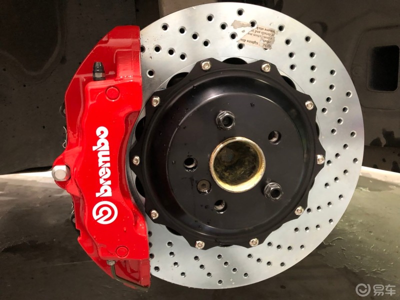 宝马5系安装brembo18z大六活塞刹车卡钳