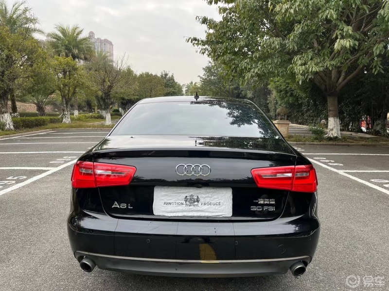 到店15年2月私家一手奥迪a6l-2.5排量v6高配,指导价46.87万,全景天