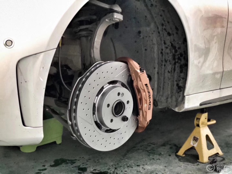 奔驰 c260刹车升级amg刹车卡钳原厂amg 前6活塞刹车卡钳