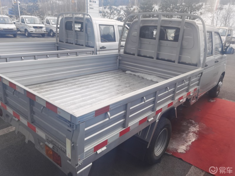 六轮运货更给力五菱荣光新卡双后轮