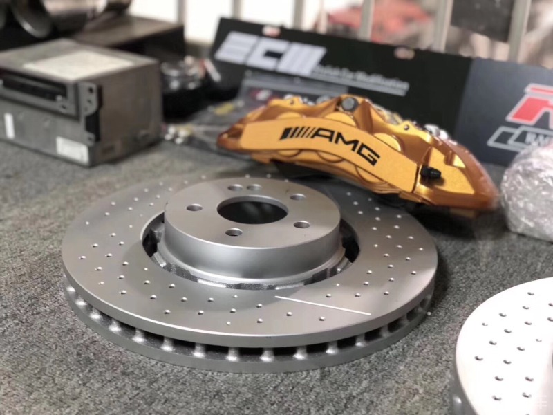 奔驰 c260刹车升级amg刹车卡钳原厂amg 前6活塞刹车卡钳