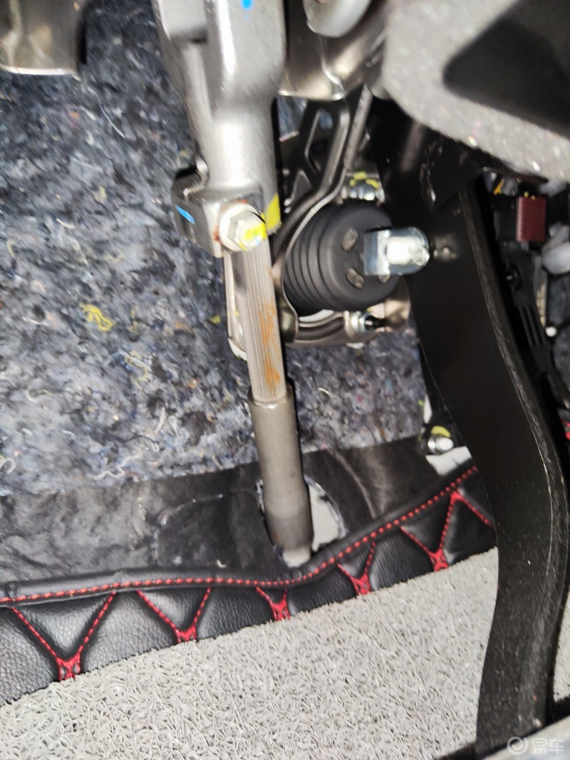 各位车友们,你们的爱车方向盘连接杆那里容易生锈吗?