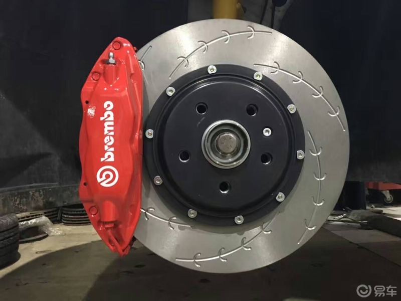 大众高尔夫升级改装布雷博f50大4活塞卡钳套装