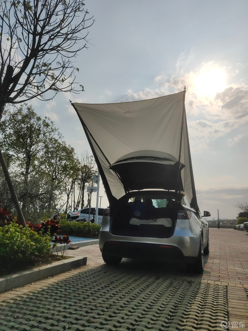 我相信很多人购买model y,都会希望才开着它去露营,毫无疑问,model y