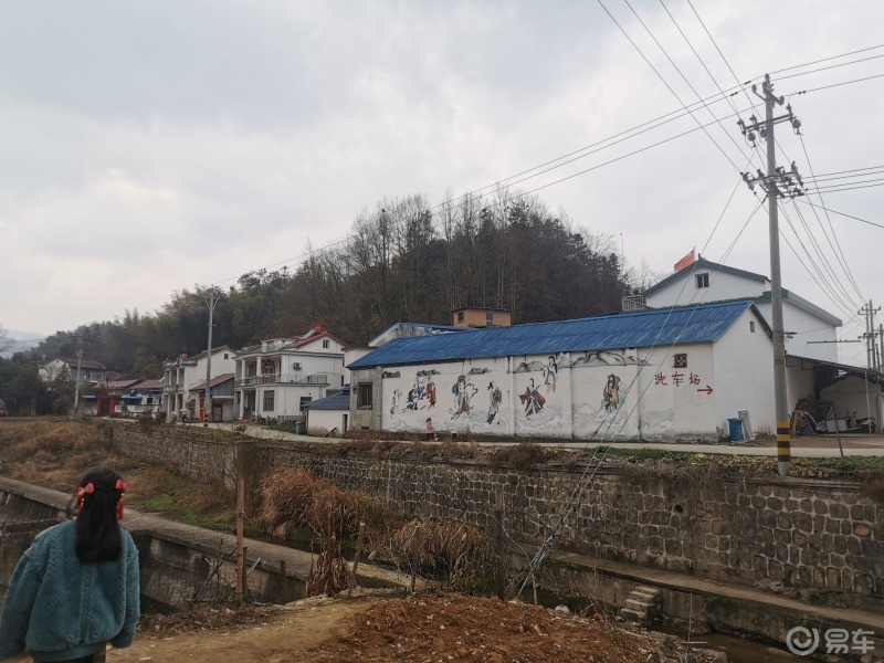 楼主皖西大山里的美丽小山村画家村