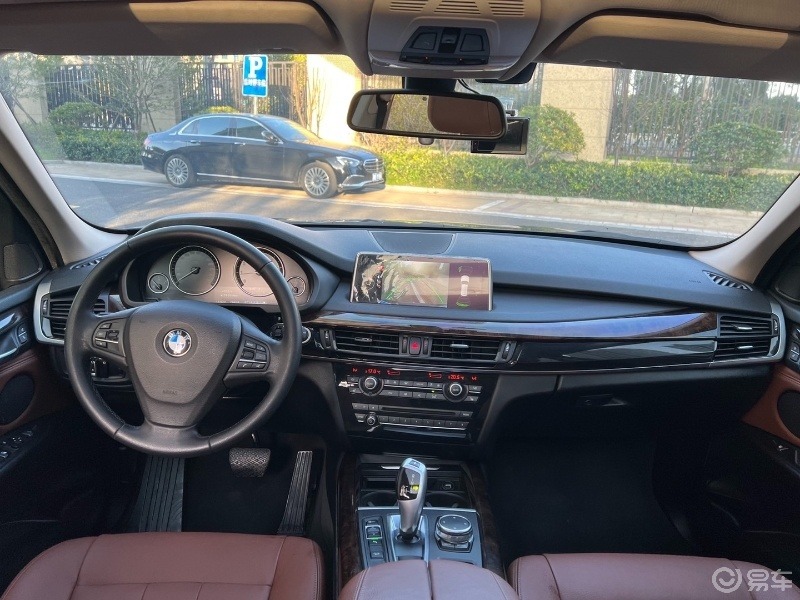16年宝马x5 2.0t  11万公里外黑内粽 桃木内饰 记忆座椅 19寸运动轮