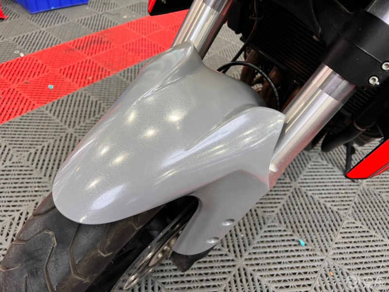 把心爱的机车 黄龙600  穿上一件金闪闪的衣裳 瞬间提高了档次哈!