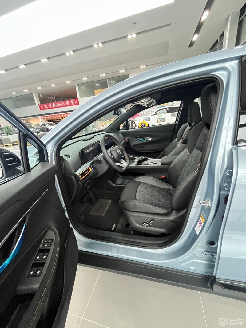 2022款长安unit 新进运动智慧suv