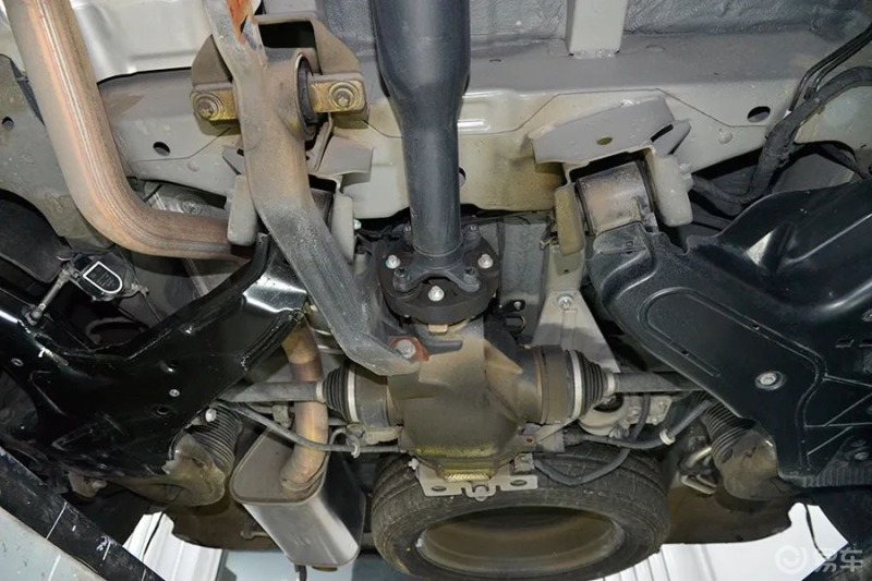 生锈漏油底盘"崎岖",没想到德国"大奔"是这样_奔驰v级社区_易车社区