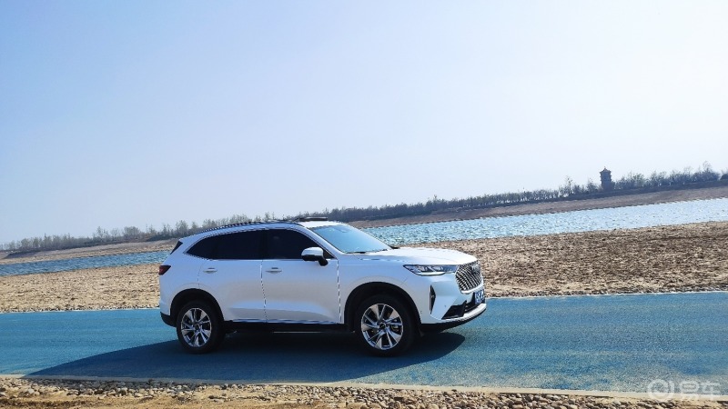 你对爱车的操控性满意吗#首先介绍一下爱车哈弗第三代h6白色1.