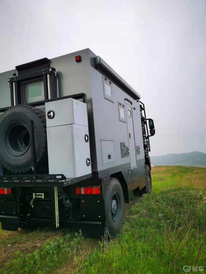 国产重汽越野无疆重卡房车