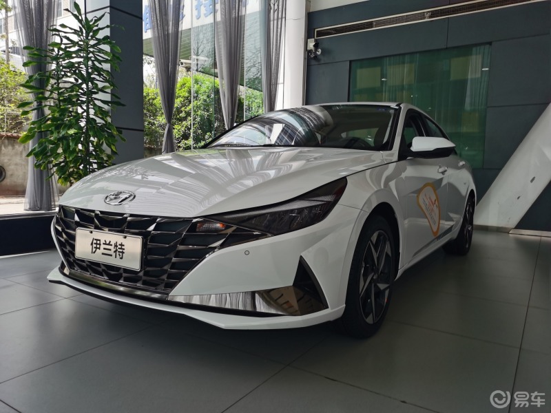 北京现代第七代伊兰特是真的帅啊特别是前脸大灯