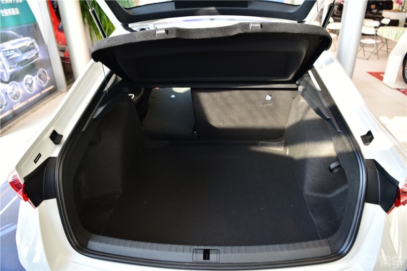 掀背式后备箱成就明锐pro大空间