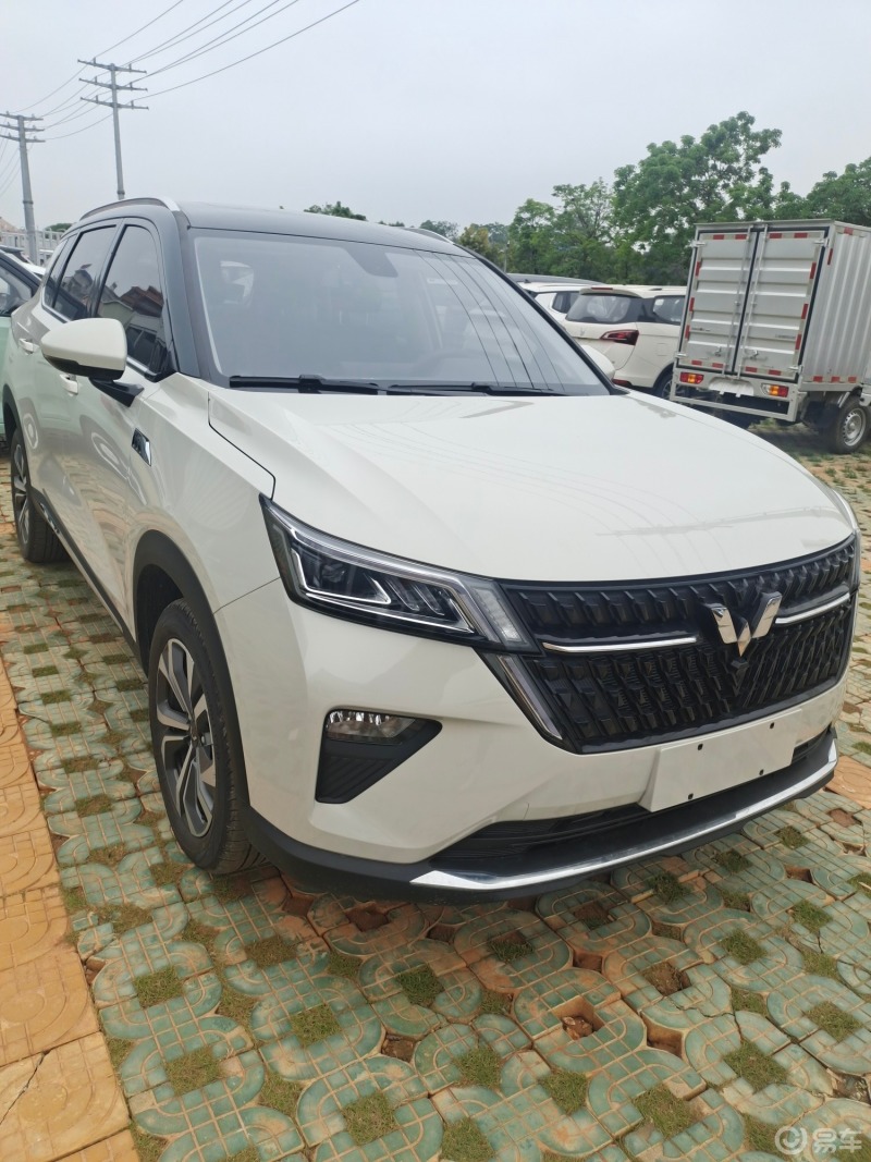 五菱星辰这款奶茶色真的很时尚好看