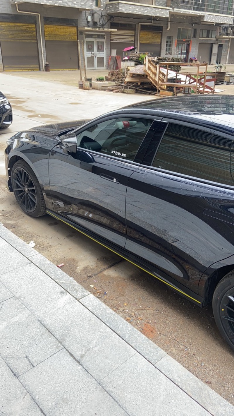 我和长安uni-v的日记#贴了厂家送的雷朋全车膜 隔热效果感觉不是汉妹