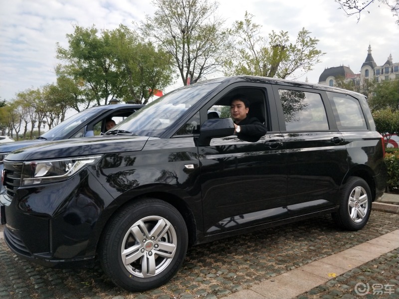 五菱宏光plus黑色好看