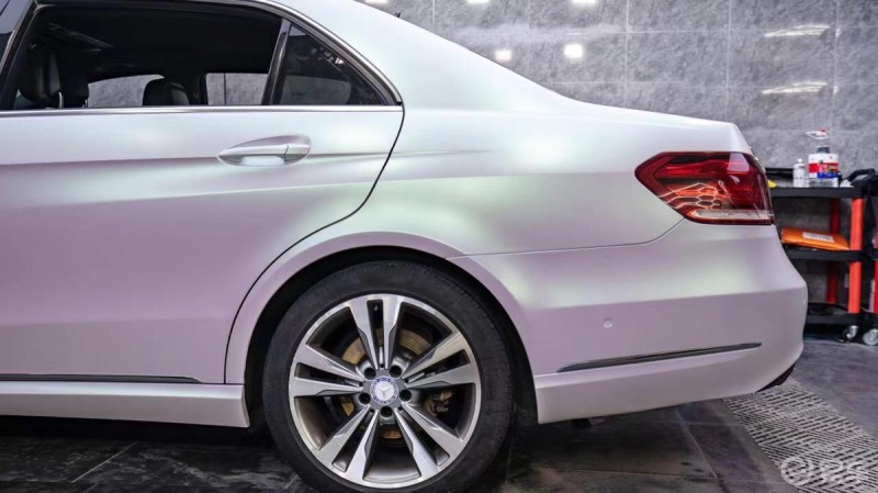 少女心狙击96奔驰e级改色曙光白