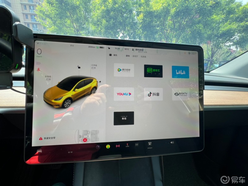 特斯拉为了增加车上的娱乐性,开发了一款车载麦克风92,由于疫情还是