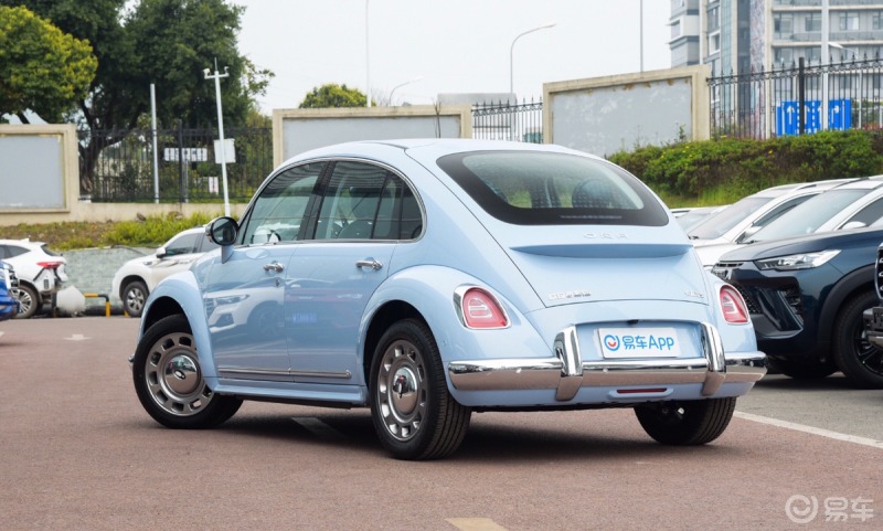 奇葩车事件大众甲壳虫是一款非常经典的车型,曾经也是无数萌妹子的