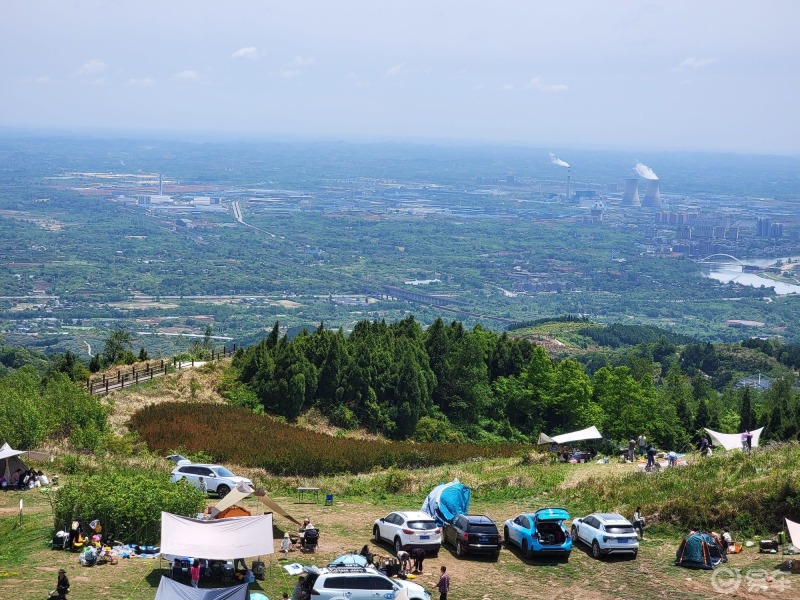 開著窩窩打卡金堂龔家山,比起龍泉山的熱鬧,龔家山人少景美,空間更大