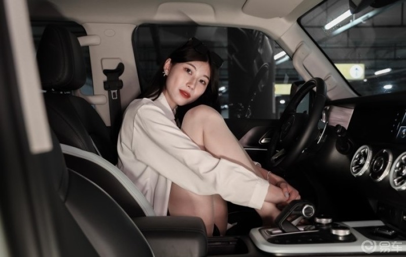 xdm星期一又到猜车环节啦,前前前女友在朋友圈晒出一组在车上的照片