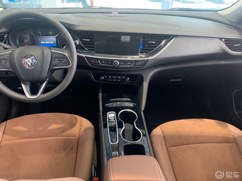 今天去看了看2022款别克新君威,总体来说没有太大的变动,外观和内饰