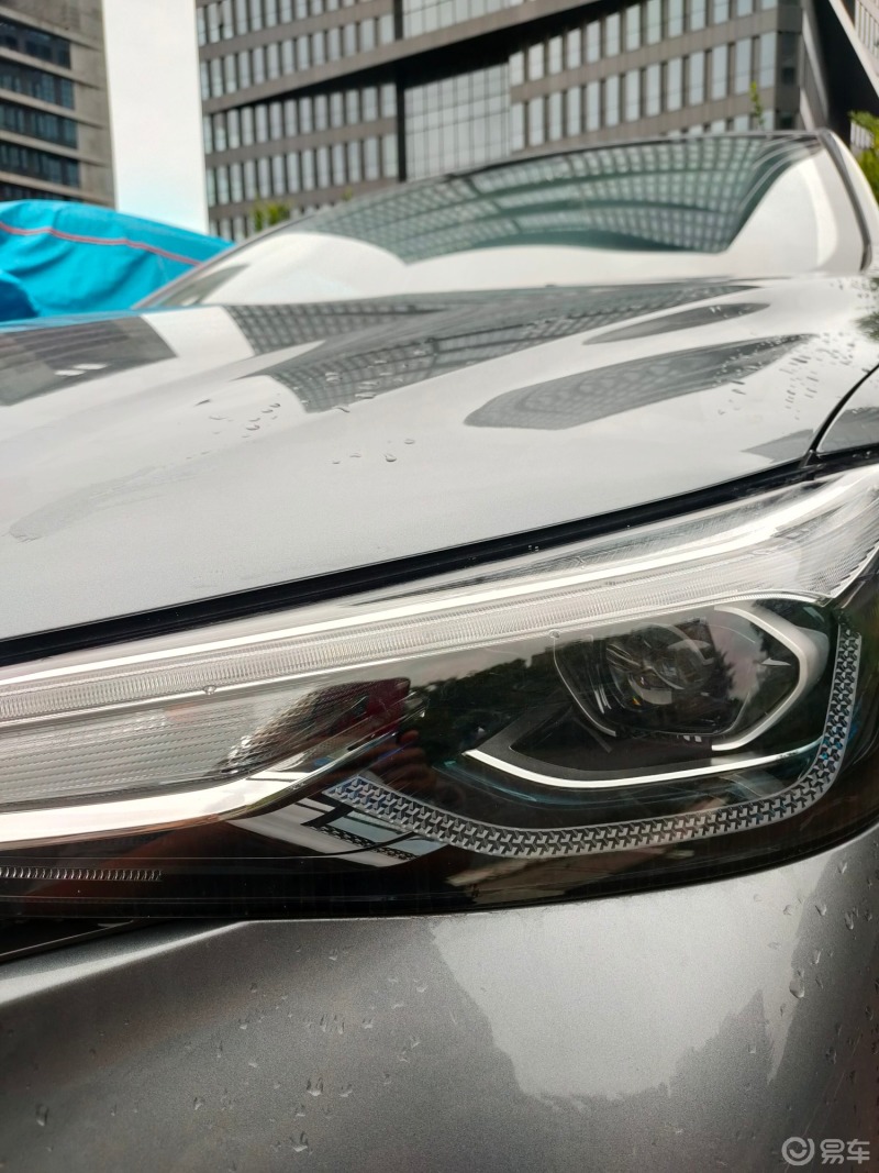 刚开始没察觉车门和引擎盖大灯的缝隙大,现在仔细观察了一_荣威i5社区