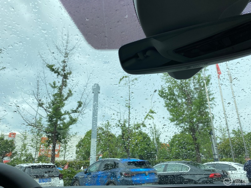 要不是雨天我还get不了我车上那些隐藏的功能