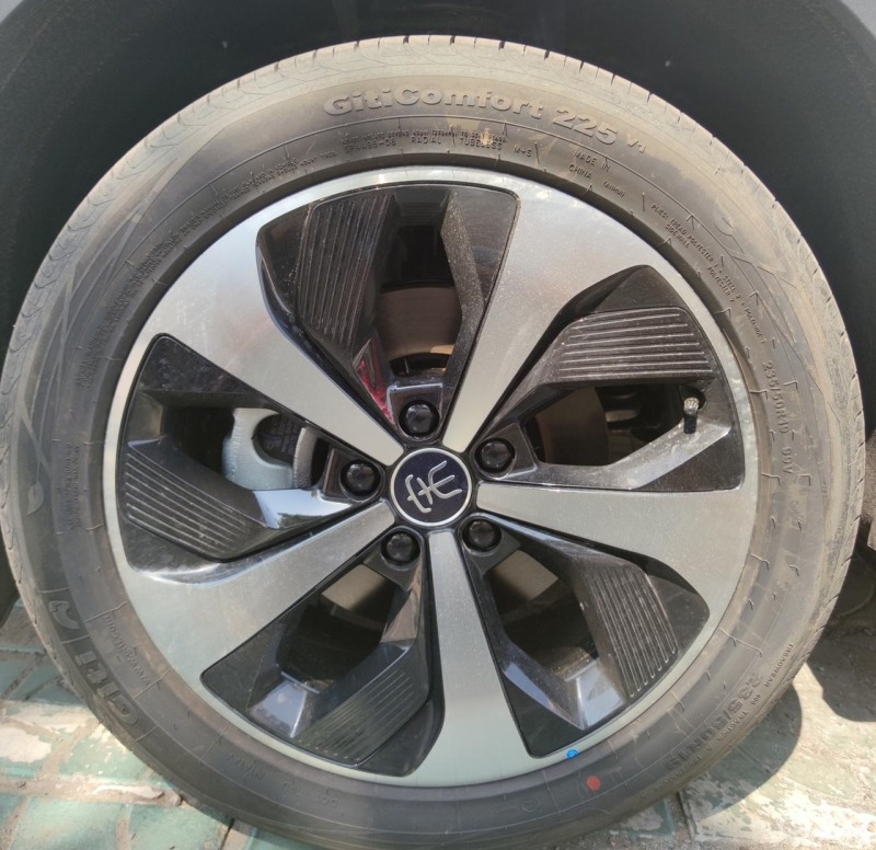 宋plus dmi的佳通轮胎不知让多少车主抓狂,食之无味,弃之可惜.