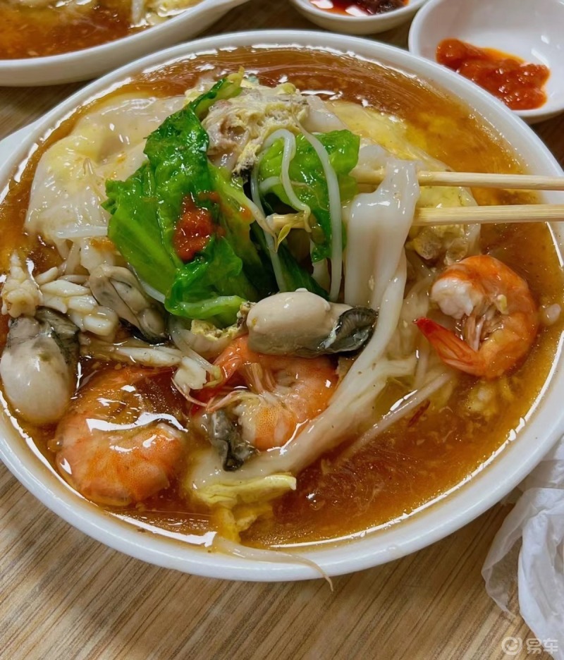 自驾之美食篇今天下了班去街上有名的肠粉店吃了海鲜综合肠粉名不虚传