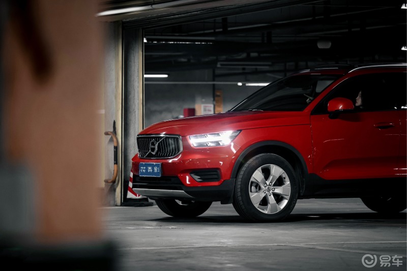颜值即正义姑娘选车volvo红色xc40