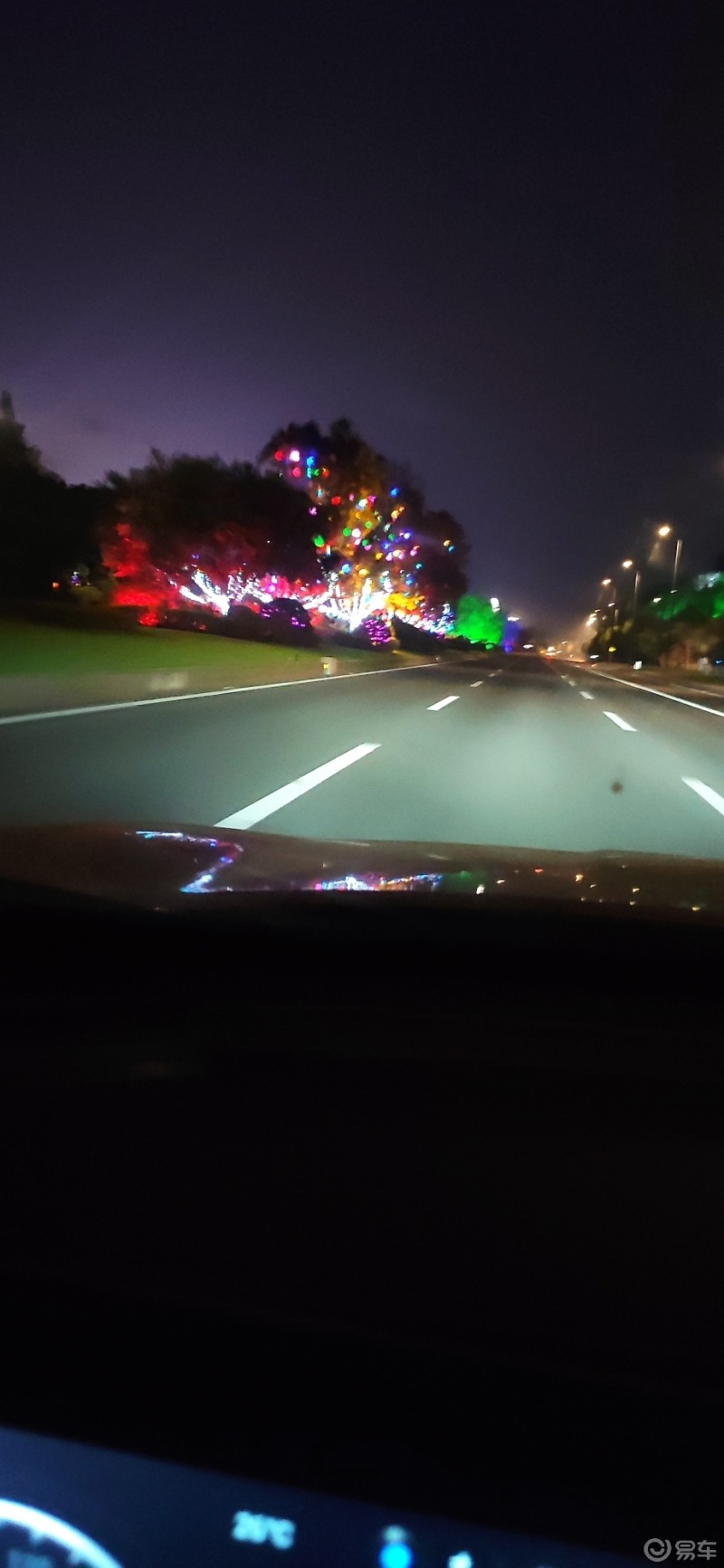 车窗拍照自然夜景照片图片