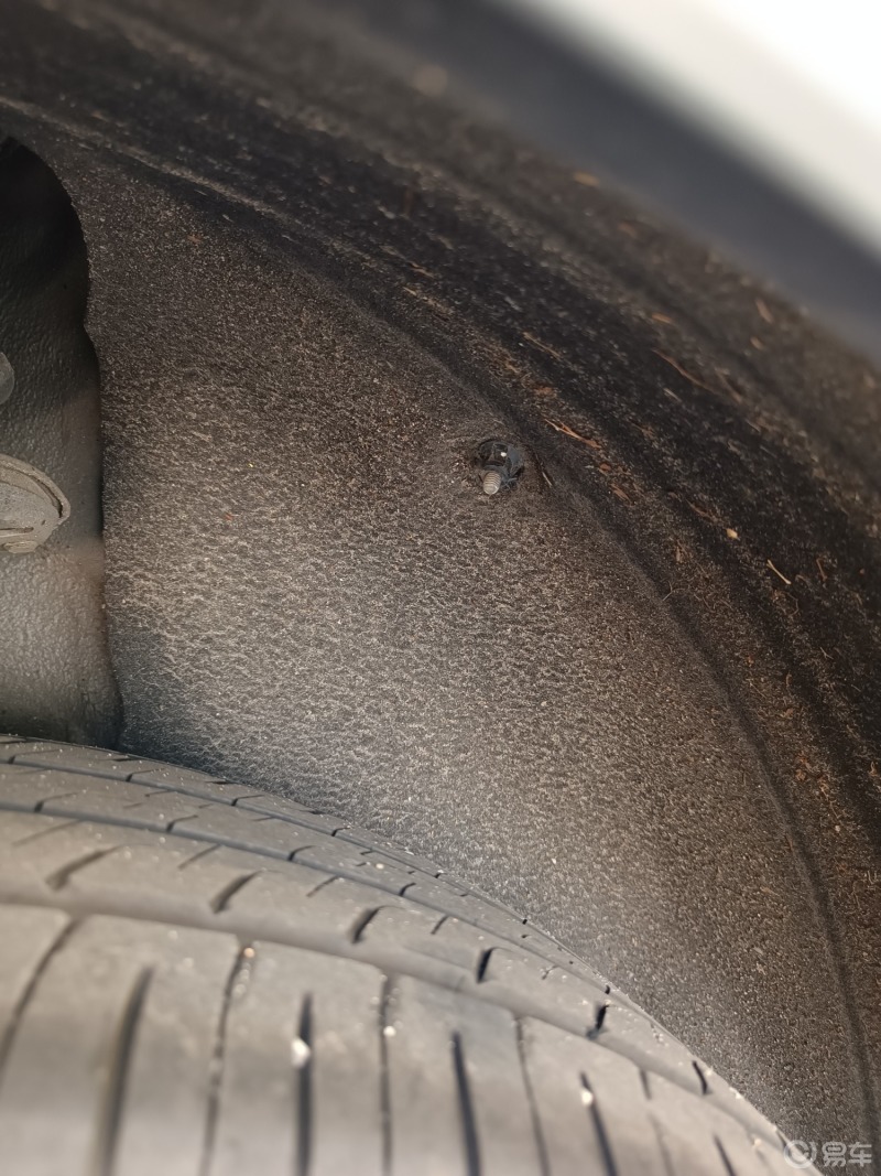 轮拱罩螺丝问题