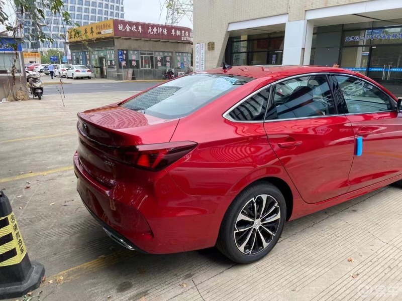 红色2022款逸动plus