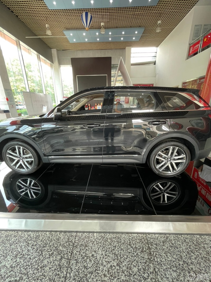 奔腾t99太帅了雨滴中网还有20的轮毂太帅了简直让人看到不行呀