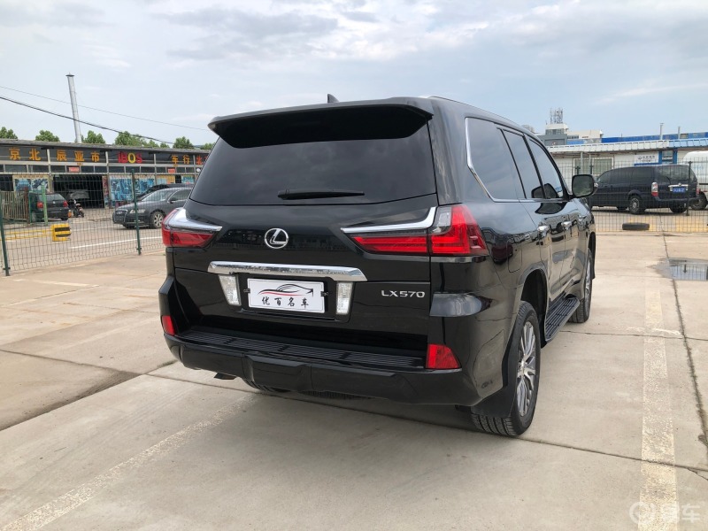 出一辆雷克萨斯lx2016款lx570加版全车仅两块喷漆