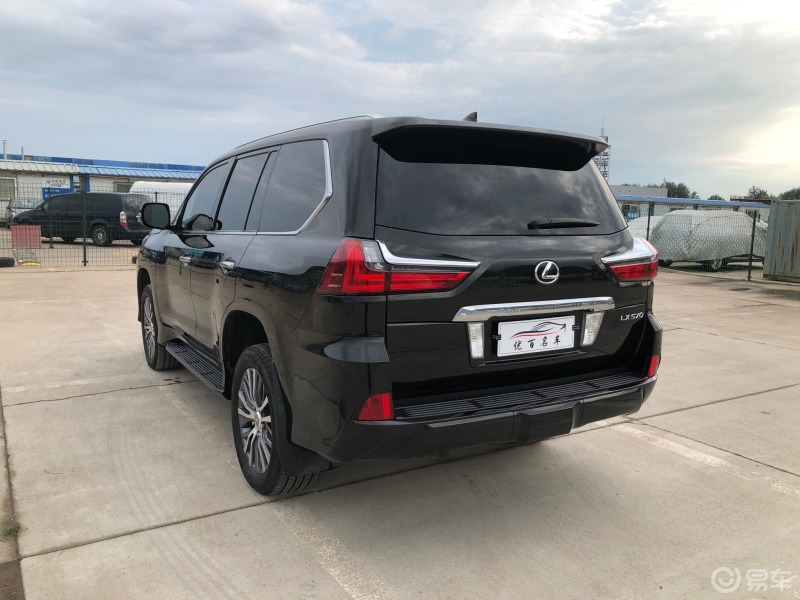 出一辆雷克萨斯lx2016款lx570加版全车仅两块喷漆