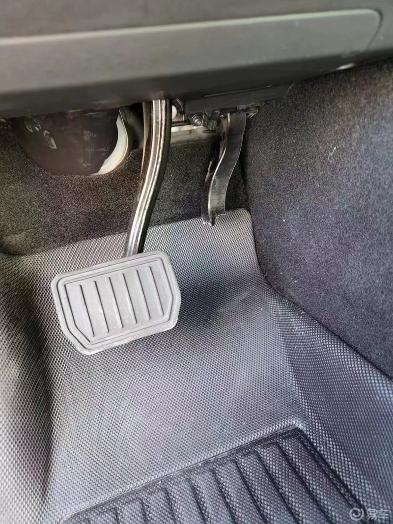 居然特斯拉的油门踏板断了.我觉得很不可