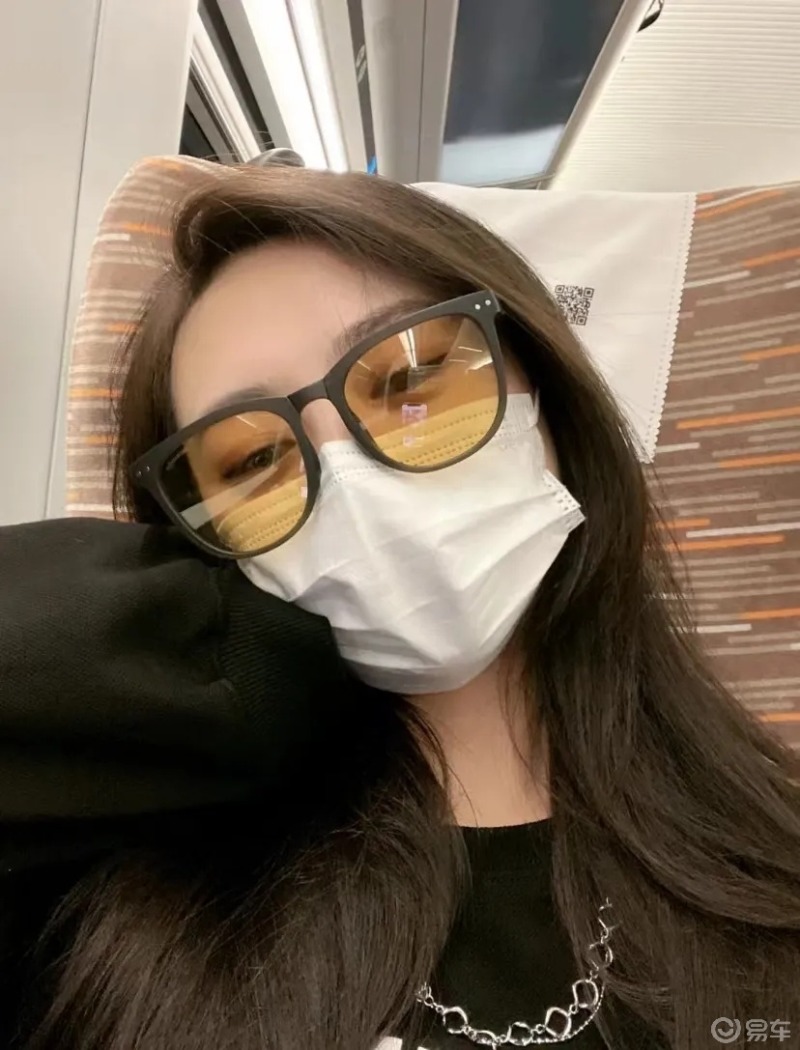 晒汽车配件#这种"茶里茶气"的气垫墨镜今年好多美女车友都有佩戴