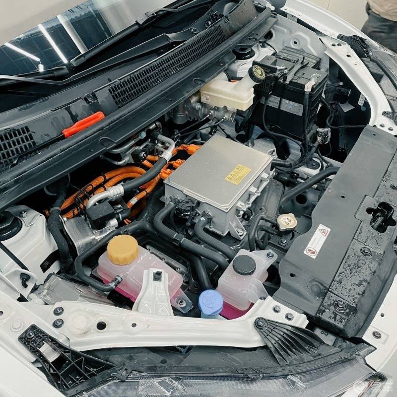 三牛的8倍镜——探探哪吒v的电池种类与温控系统,听说潮系列没有液冷