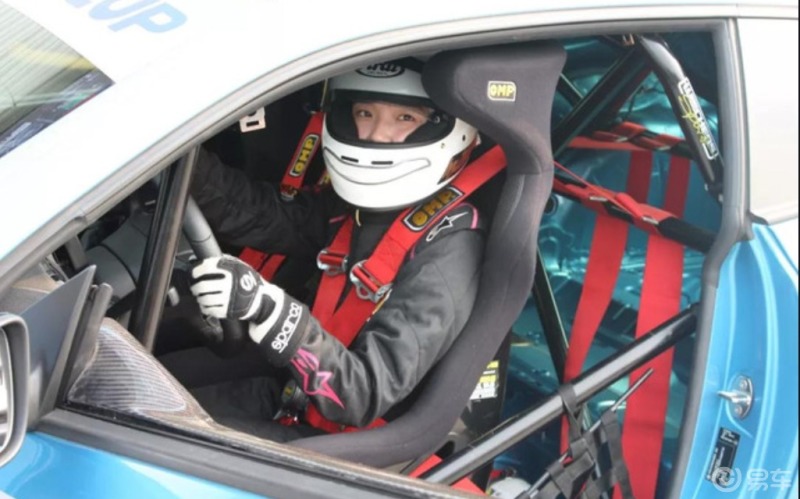 中国唯一漂移女赛车手张岩