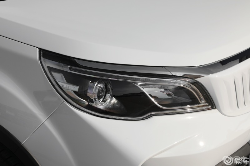 盛夏已至哪吒有你#哪吒v,零跑t03,几何牛横向对比之前大灯.