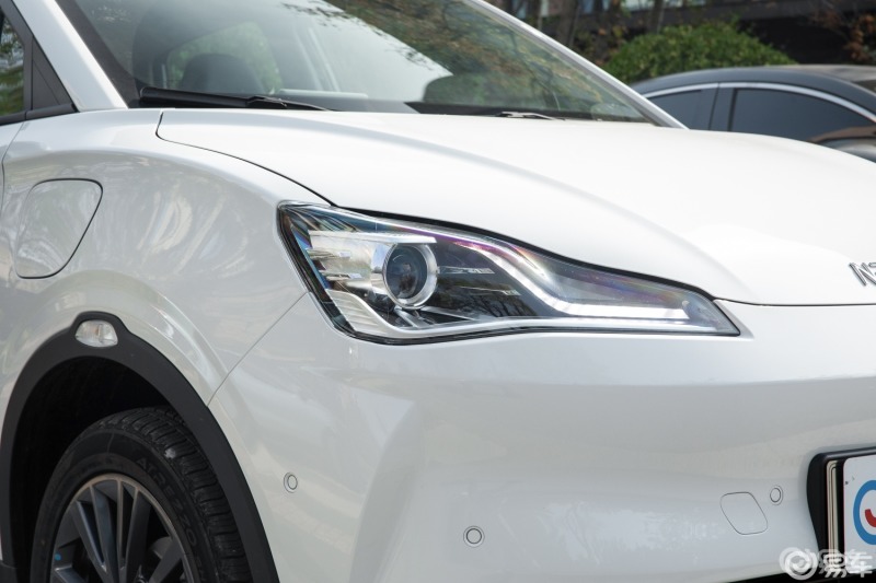 盛夏已至哪吒有你#哪吒v,零跑t03,几何牛横向对比之前大灯.