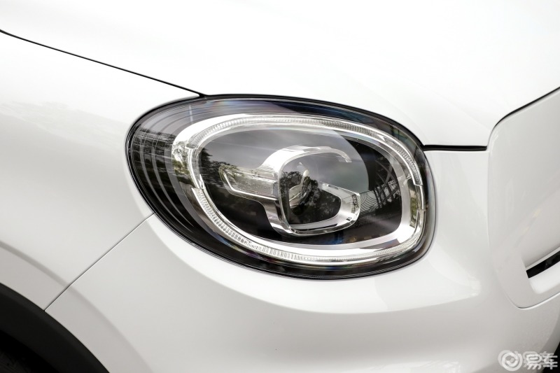 盛夏已至哪吒有你#哪吒v,零跑t03,几何牛横向对比之前大灯.