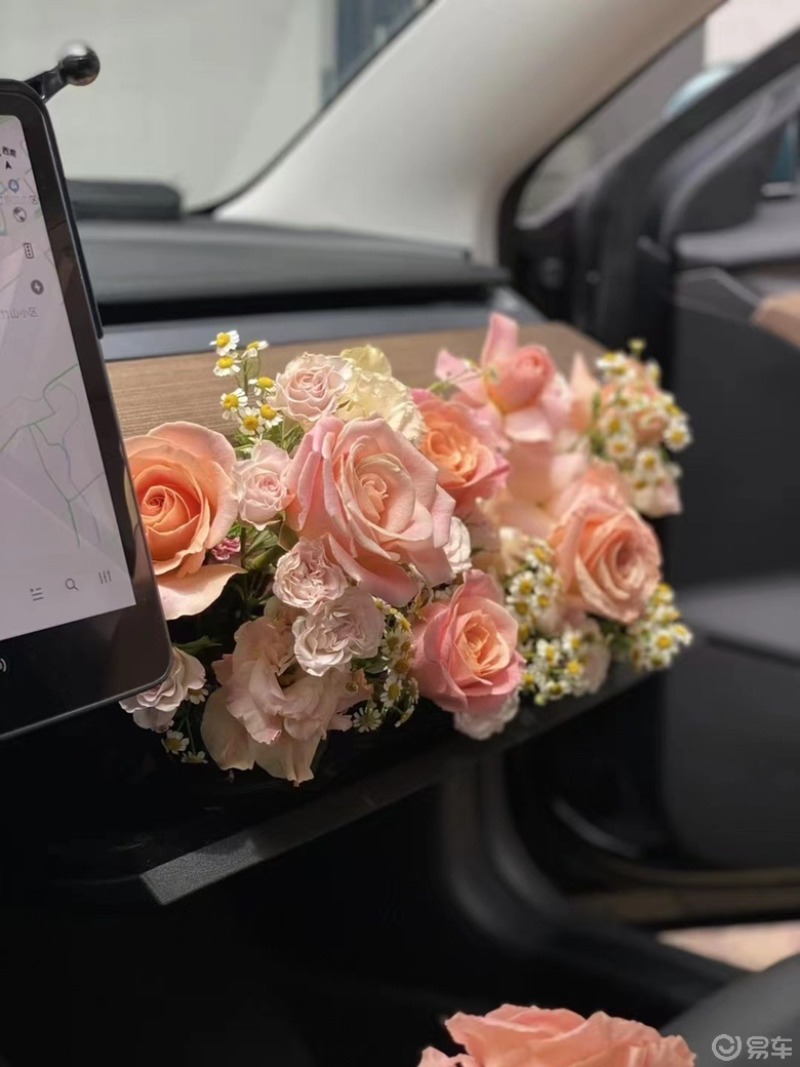 浪漫七夕 给副驾制造浪漫气息# 由于七夕还要一个人上班,为了营造