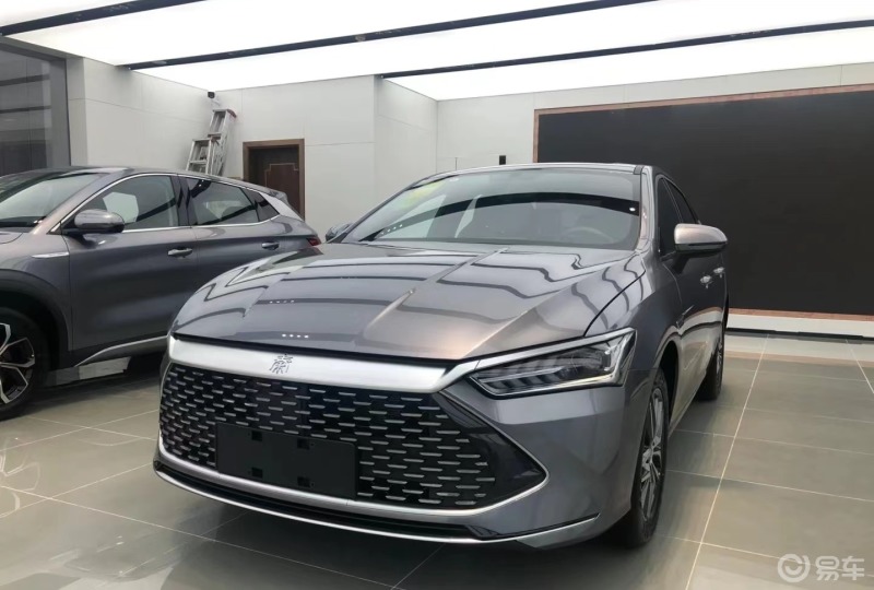 那么比亚迪秦plus这款车颜色应该怎么选呢总体说来,个人感觉 灰色蓝色