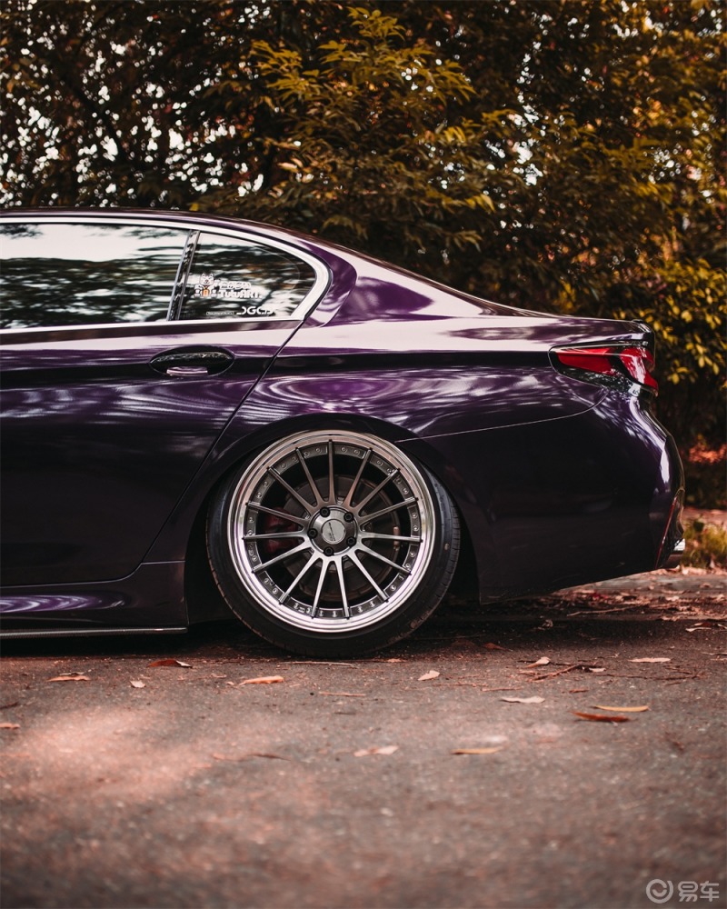 素雅低趴的改装风格让宝马5系颜值翻倍!