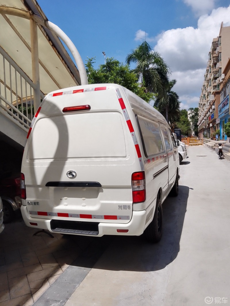 超能装的大面包车